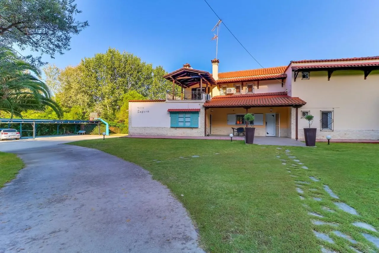 Villa Laguna Vourvourou 0*,  Řecko